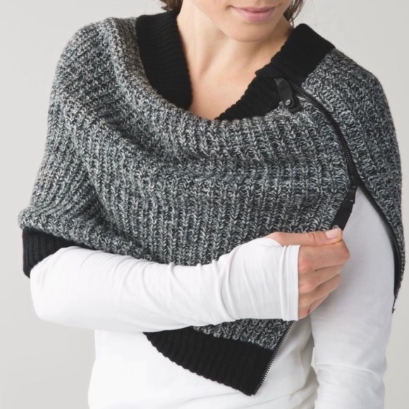LULULEMON Falling Freely Merino Wool
Knitted Neck Warmer Zip Up Scarf - Picture 3 of 9